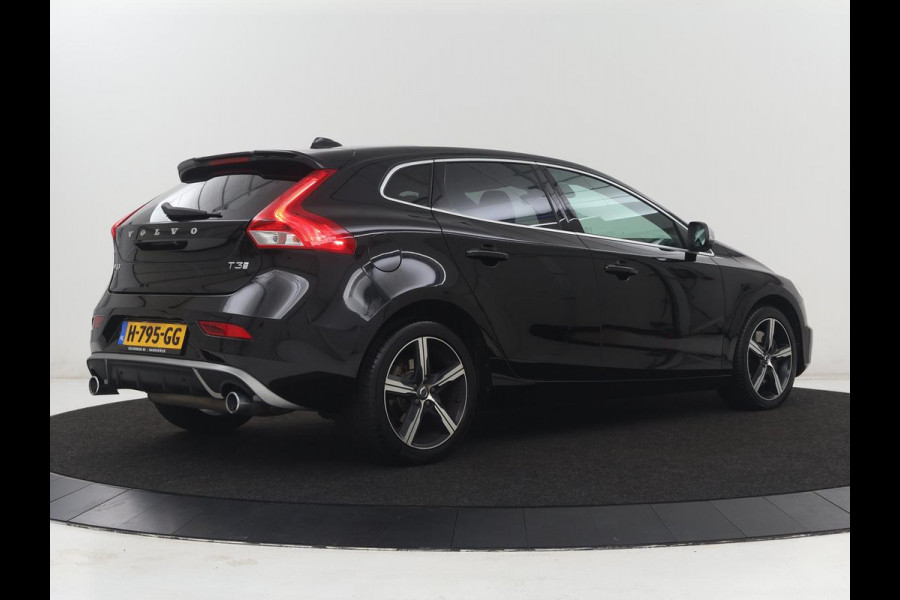Volvo V40 1.5 T3 Polar+ Sport | Panoramadak | Stoelverwarming | Leder/Alcantara | Standkachel | Camera | Park Assist | Navigatie | Full LED | Keyless | Climate control | Bluetooth | Cruise control | R Design
