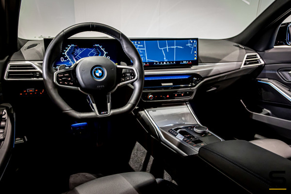 BMW 3 Serie Touring 330e|M-sport|ACC|360cam|HUD|Fisc€59.000