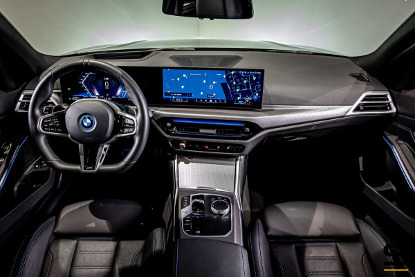 BMW 3 Serie Touring 330e|M-sport|ACC|360cam|HUD|Fisc€59.000