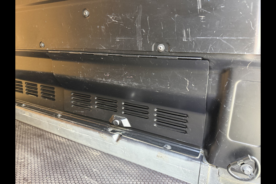 Ford Transit Custom 280 2.0 TDCI L1H1 Trend / vaste prijs rijklaar € 17.950 ex btw / lease vanaf € 302 / magnetic grey metallic / lichtmetalen velgen / airco / cruise / camera / trekhaak !