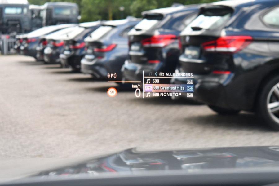BMW 1-serie 120 M-Sport Pano ACC 360 HUD El-Klep 18inch Shadowline