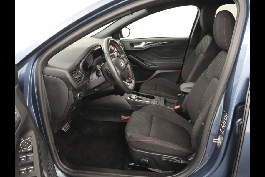Ford Focus 1.5 EcoBoost ST Line | Trekhaak | Stoel & Stuurverwarming | Keyless | Carplay | Climate control | Parkeerhulp | Full LED | Cruise control | Navigatie | Bluetooth | Getint glas