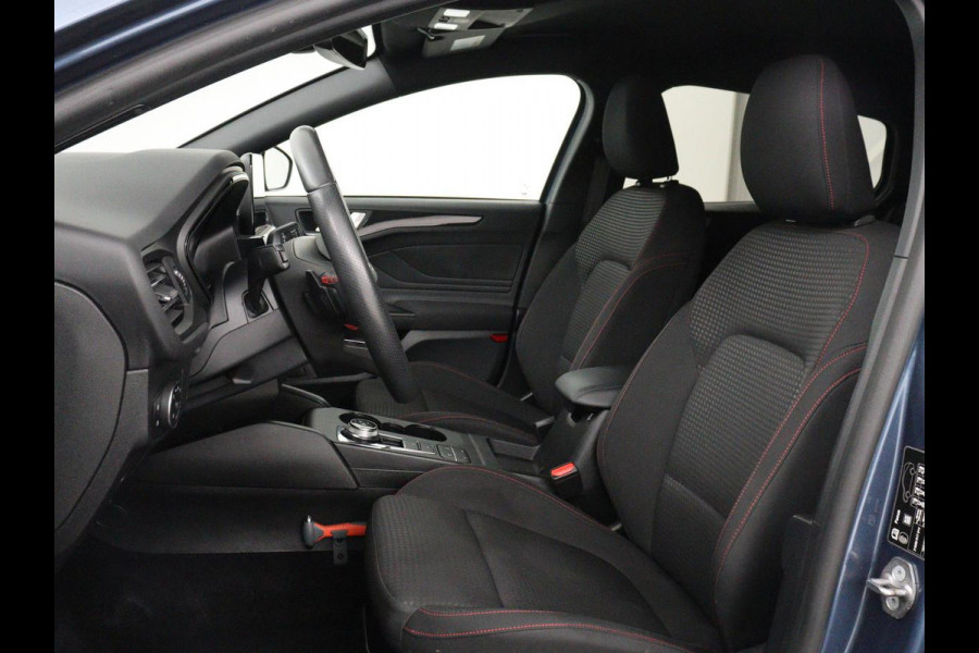 Ford Focus 1.5 EcoBoost ST Line | Trekhaak | Stoel & Stuurverwarming | Keyless | Carplay | Climate control | Parkeerhulp | Full LED | Cruise control | Navigatie | Bluetooth | Getint glas