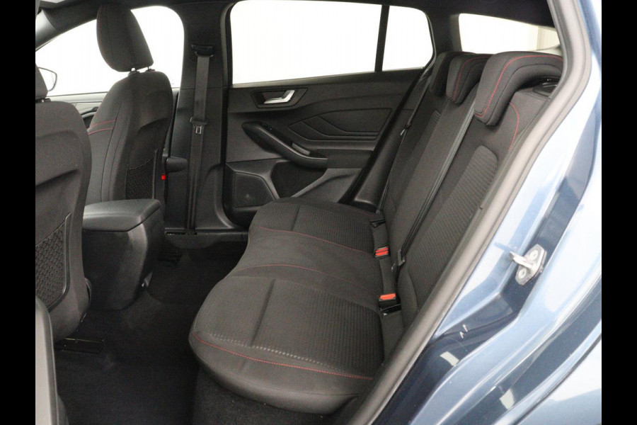 Ford Focus 1.5 EcoBoost ST Line | Trekhaak | Stoel & Stuurverwarming | Keyless | Carplay | Climate control | Parkeerhulp | Full LED | Cruise control | Navigatie | Bluetooth | Getint glas