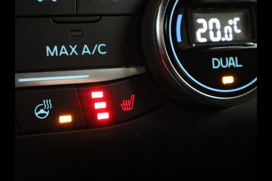 Ford Focus 1.5 EcoBoost ST Line | Trekhaak | Stoel & Stuurverwarming | Keyless | Carplay | Climate control | Parkeerhulp | Full LED | Cruise control | Navigatie | Bluetooth | Getint glas