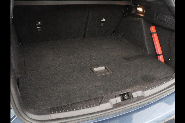 Ford Focus 1.5 EcoBoost ST Line | Trekhaak | Stoel & Stuurverwarming | Keyless | Carplay | Climate control | Parkeerhulp | Full LED | Cruise control | Navigatie | Bluetooth | Getint glas