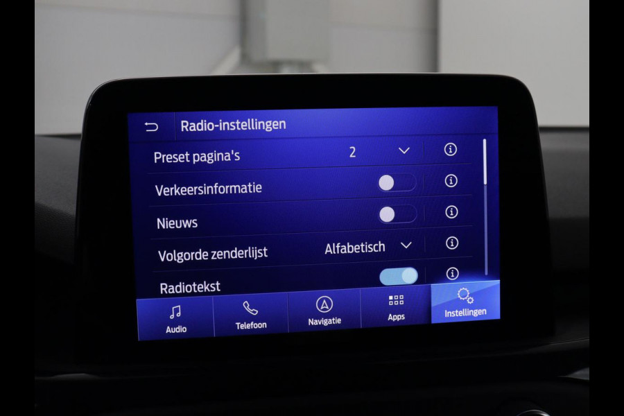 Ford Focus 1.5 EcoBoost ST Line | Trekhaak | Stoel & Stuurverwarming | Keyless | Carplay | Climate control | Parkeerhulp | Full LED | Cruise control | Navigatie | Bluetooth | Getint glas