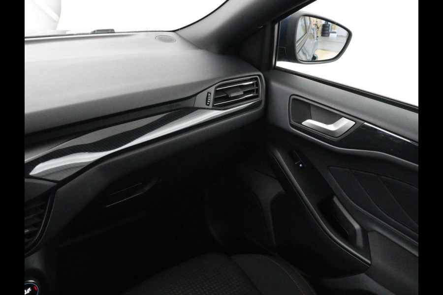 Ford Focus 1.5 EcoBoost ST Line | Trekhaak | Stoel & Stuurverwarming | Keyless | Carplay | Climate control | Parkeerhulp | Full LED | Cruise control | Navigatie | Bluetooth | Getint glas