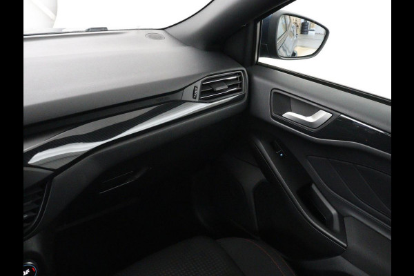 Ford Focus 1.5 EcoBoost ST Line | Trekhaak | Stoel & Stuurverwarming | Keyless | Carplay | Climate control | Parkeerhulp | Full LED | Cruise control | Navigatie | Bluetooth | Getint glas