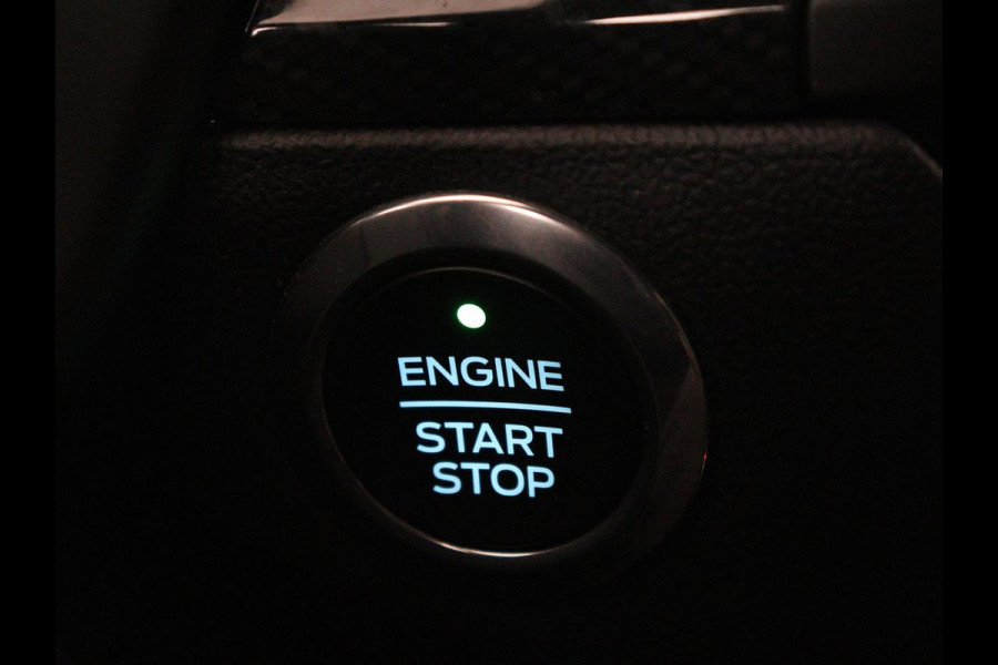 Ford Focus 1.5 EcoBoost ST Line | Trekhaak | Stoel & Stuurverwarming | Keyless | Carplay | Climate control | Parkeerhulp | Full LED | Cruise control | Navigatie | Bluetooth | Getint glas