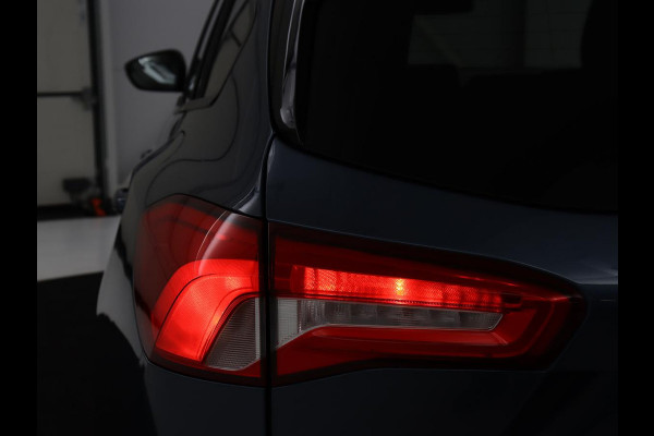 Ford Focus 1.5 EcoBoost ST Line | Trekhaak | Stoel & Stuurverwarming | Keyless | Carplay | Climate control | Parkeerhulp | Full LED | Cruise control | Navigatie | Bluetooth | Getint glas