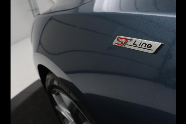 Ford Focus 1.5 EcoBoost ST Line | Trekhaak | Stoel & Stuurverwarming | Keyless | Carplay | Climate control | Parkeerhulp | Full LED | Cruise control | Navigatie | Bluetooth | Getint glas