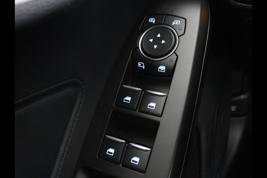 Ford Focus 1.5 EcoBoost ST Line | Trekhaak | Stoel & Stuurverwarming | Keyless | Carplay | Climate control | Parkeerhulp | Full LED | Cruise control | Navigatie | Bluetooth | Getint glas