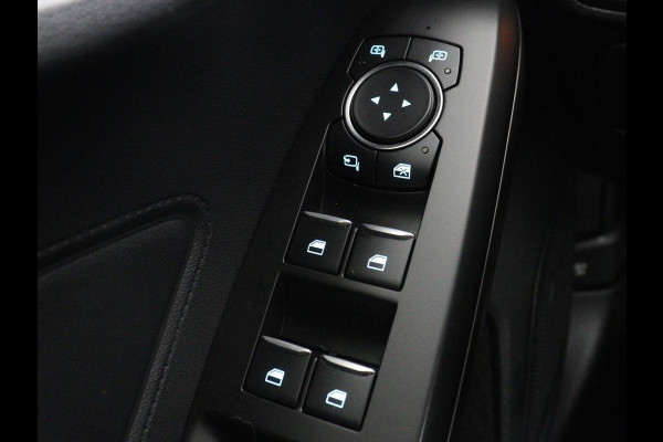Ford Focus 1.5 EcoBoost ST Line | Trekhaak | Stoel & Stuurverwarming | Keyless | Carplay | Climate control | Parkeerhulp | Full LED | Cruise control | Navigatie | Bluetooth | Getint glas