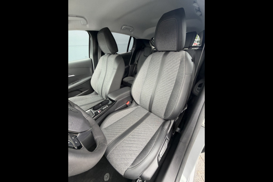 Peugeot 208 100pk Allure (Camera - LED - Navigatie - Apple Carplay - Automatische Airco - Parkeersensoren)