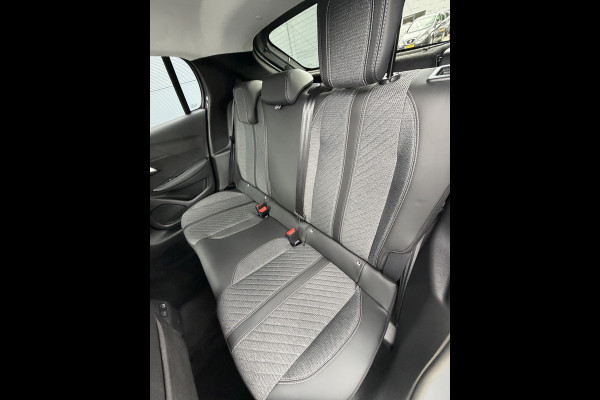 Peugeot 208 100pk Allure (Camera - LED - Navigatie - Apple Carplay - Automatische Airco - Parkeersensoren)