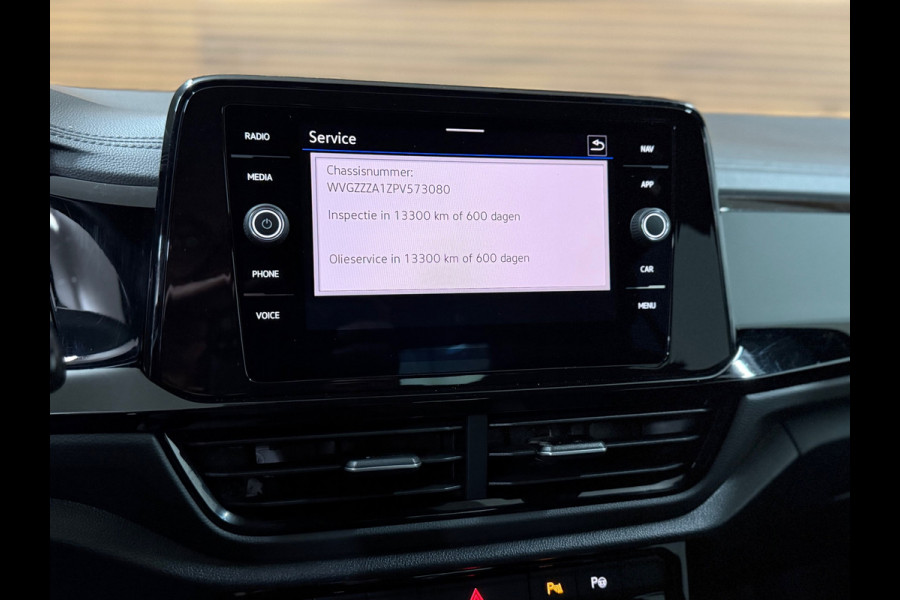 Volkswagen T-Roc 1.5 TSI R-Line Business | IQ.Light Matrix LED | ACC | Digital Cockpit Pro | Camera | Park Assist | Black Style