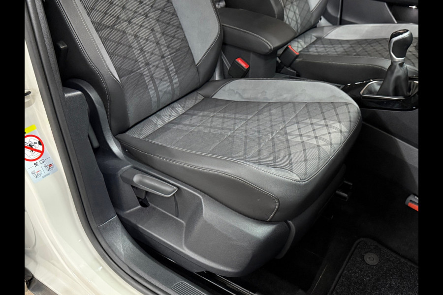 Volkswagen T-Roc 1.5 TSI R-Line Business | IQ.Light Matrix LED | ACC | Digital Cockpit Pro | Camera | Park Assist | Black Style