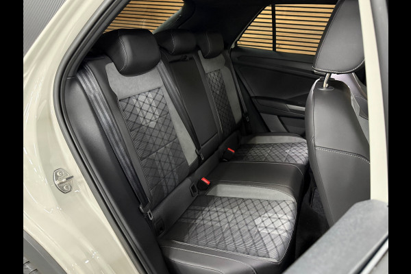 Volkswagen T-Roc 1.5 TSI R-Line Business | IQ.Light Matrix LED | ACC | Digital Cockpit Pro | Camera | Park Assist | Black Style