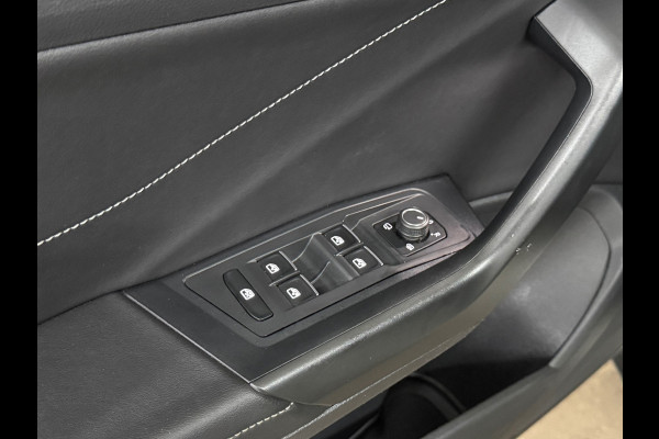 Volkswagen T-Roc 1.5 TSI R-Line Business | IQ.Light Matrix LED | ACC | Digital Cockpit Pro | Camera | Park Assist | Black Style