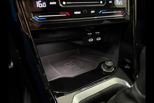 Volkswagen T-Roc 1.5 TSI R-Line Business | IQ.Light Matrix LED | ACC | Digital Cockpit Pro | Camera | Park Assist | Black Style