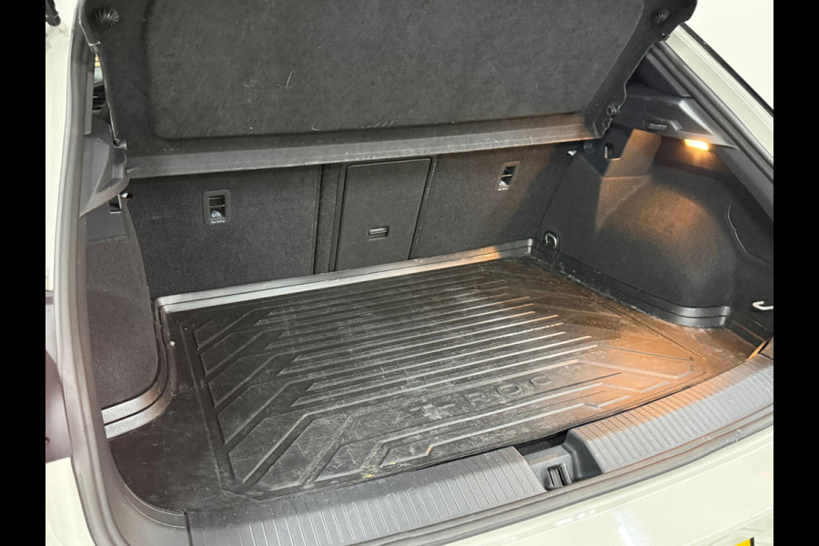 Volkswagen T-Roc 1.5 TSI R-Line Business | IQ.Light Matrix LED | ACC | Digital Cockpit Pro | Camera | Park Assist | Black Style