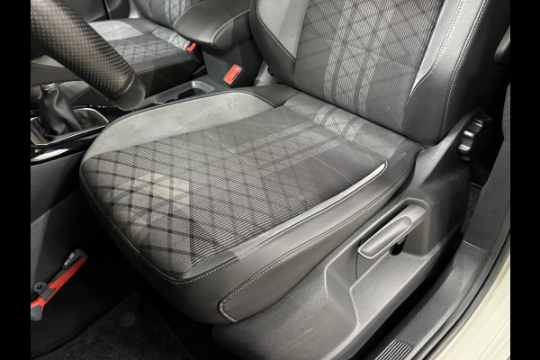 Volkswagen T-Roc 1.5 TSI R-Line Business | IQ.Light Matrix LED | ACC | Digital Cockpit Pro | Camera | Park Assist | Black Style
