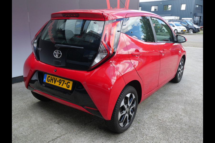Toyota Aygo 1.0 VVT-i X-PLAY | CAMERA | CARPLAY | NAVIGATIE | ALL-SEASON | APK 03-2027!!
