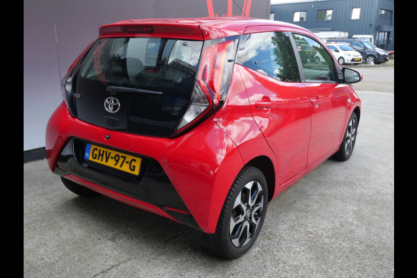 Toyota Aygo 1.0 VVT-i X-PLAY | CAMERA | CARPLAY | NAVIGATIE | ALL-SEASON | APK 03-2027!!