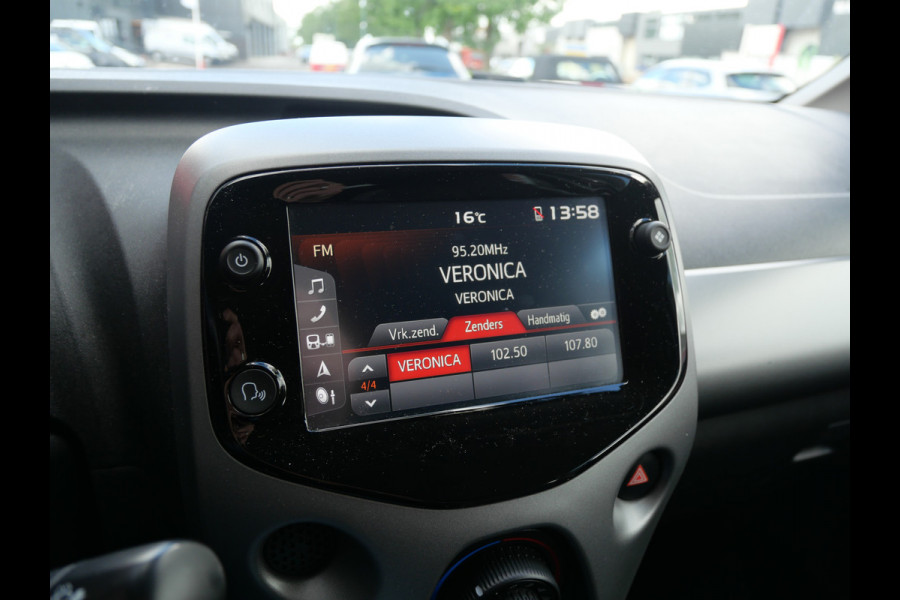Toyota Aygo 1.0 VVT-i X-PLAY | CAMERA | CARPLAY | NAVIGATIE | ALL-SEASON | APK 03-2027!!