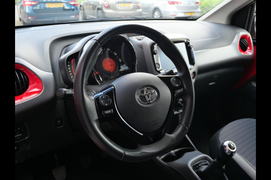 Toyota Aygo 1.0 VVT-i X-PLAY | CAMERA | CARPLAY | NAVIGATIE | ALL-SEASON | APK 03-2027!!