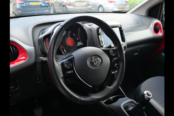 Toyota Aygo 1.0 VVT-i X-PLAY | CAMERA | CARPLAY | NAVIGATIE | ALL-SEASON | APK 03-2027!!