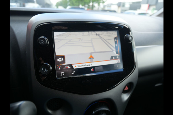 Toyota Aygo 1.0 VVT-i X-PLAY | CAMERA | CARPLAY | NAVIGATIE | ALL-SEASON | APK 03-2027!!