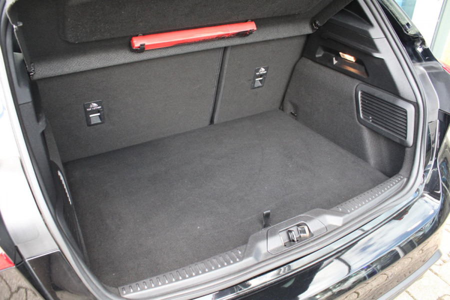 Ford Focus 1.5 EcoBoost ST Line Business 182 PK | Stoelverwarming | Panorama Dak | Bang & Olufsen Audio | 19'' Lichtmetalen Velgen | Cruise Control |