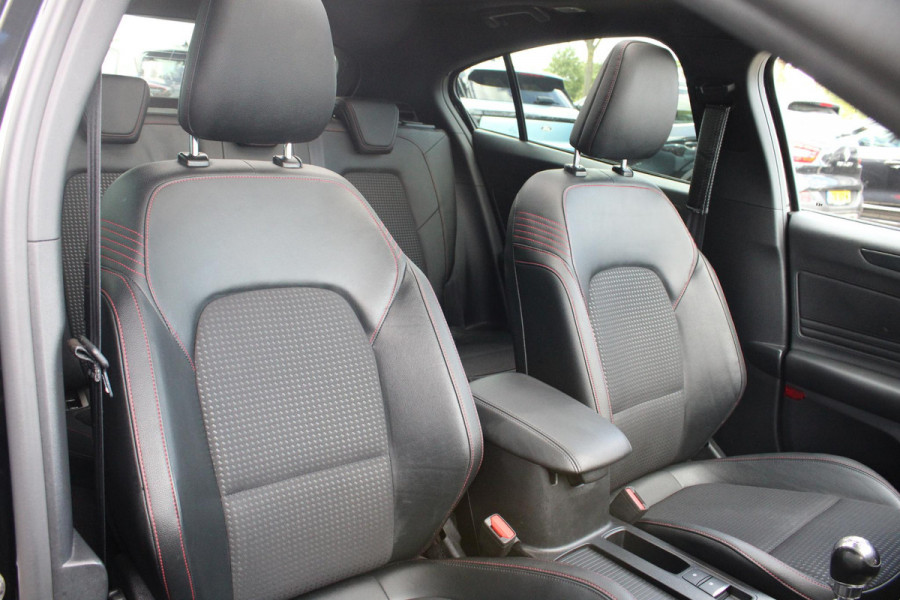 Ford Focus 1.5 EcoBoost ST Line Business 182 PK | Stoelverwarming | Panorama Dak | Bang & Olufsen Audio | 19'' Lichtmetalen Velgen | Cruise Control |