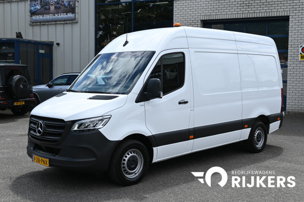 Mercedes-Benz Sprinter 317 CDI L2H2 3500 KG trekhaak, LED, Geveerde stoel