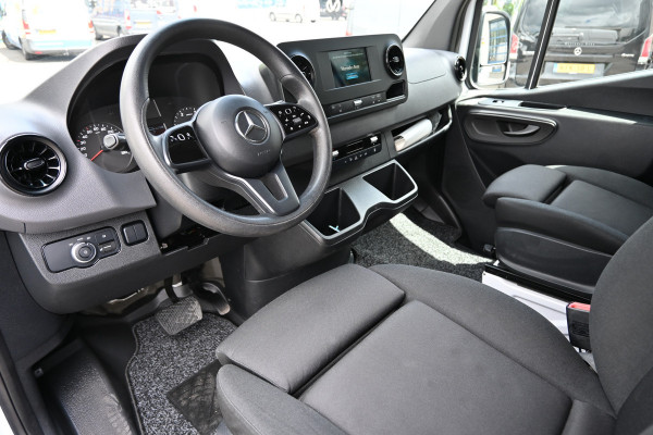 Mercedes-Benz Sprinter 317 CDI L2H2 3500 KG trekhaak, LED, Geveerde stoel