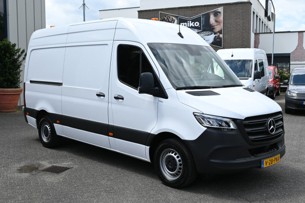 Mercedes-Benz Sprinter 317 CDI L2H2 3500 KG trekhaak, LED, Geveerde stoel