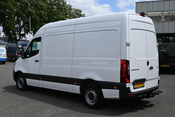 Mercedes-Benz Sprinter 317 CDI L2H2 3500 KG trekhaak, LED, Geveerde stoel