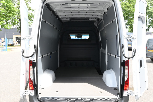Mercedes-Benz Sprinter 317 CDI L2H2 3500 KG trekhaak, LED, Geveerde stoel