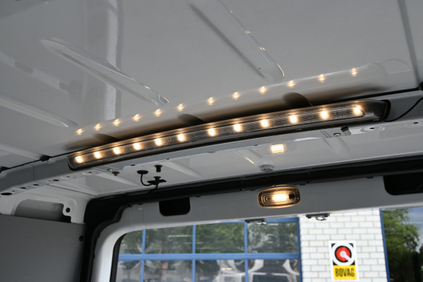 Mercedes-Benz Sprinter 317 CDI L2H2 3500 KG trekhaak, LED, Geveerde stoel