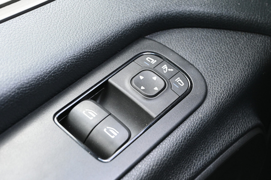 Mercedes-Benz Sprinter 317 CDI L2H2 3500 KG trekhaak, LED, Geveerde stoel
