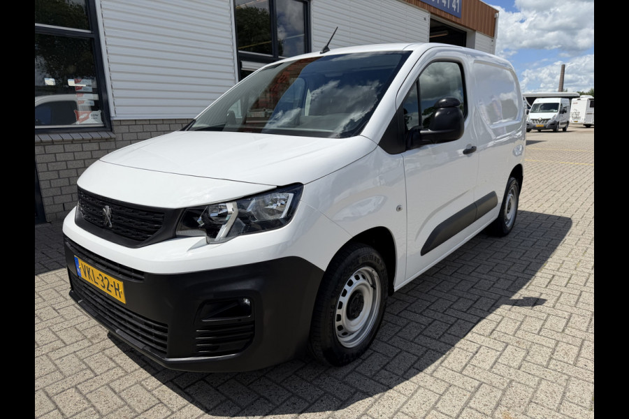 Peugeot Partner 1.2 PureTech Premium / vaste prijs rijklaar € 11.750 ex btw / lease vanaf € 198 / airco / cruise control / benzine grijs kenteken / pdc achter / raam in de schuifdeur