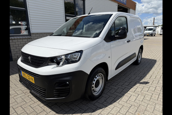 Peugeot Partner 1.2 PureTech Premium / vaste prijs rijklaar € 11.750 ex btw / lease vanaf € 198 / airco / cruise control / benzine grijs kenteken / pdc achter / raam in de schuifdeur