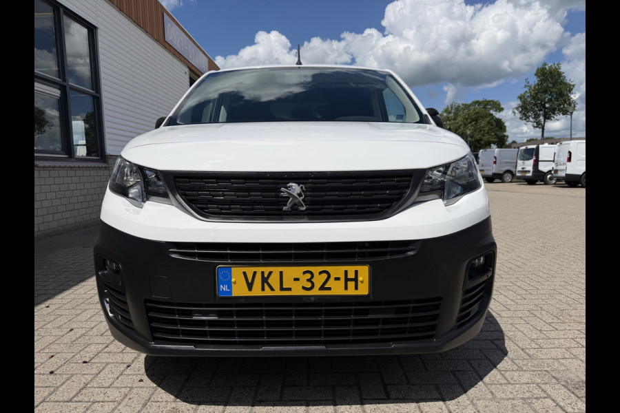 Peugeot Partner 1.2 PureTech Premium / vaste prijs rijklaar € 11.750 ex btw / lease vanaf € 198 / airco / cruise control / benzine grijs kenteken / pdc achter / raam in de schuifdeur