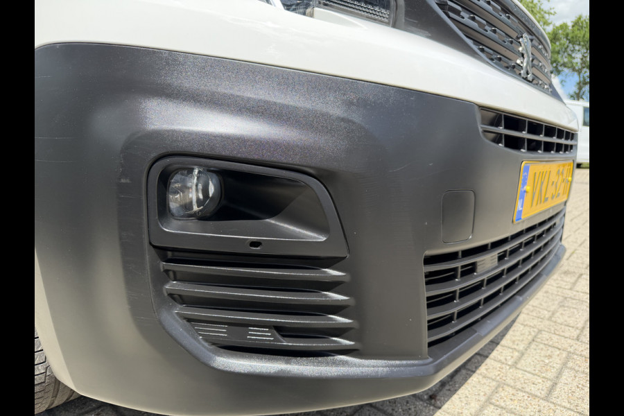 Peugeot Partner 1.2 PureTech Premium / vaste prijs rijklaar € 11.750 ex btw / lease vanaf € 198 / airco / cruise control / benzine grijs kenteken / pdc achter / raam in de schuifdeur