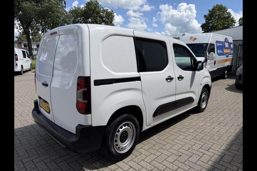 Peugeot Partner 1.2 PureTech Premium / vaste prijs rijklaar € 11.750 ex btw / lease vanaf € 198 / airco / cruise control / benzine grijs kenteken / pdc achter / raam in de schuifdeur