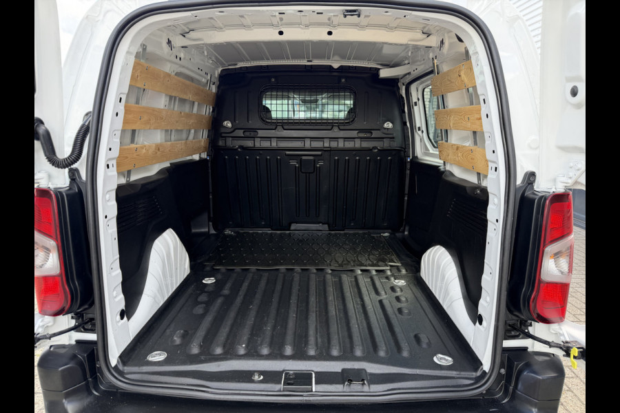 Peugeot Partner 1.2 PureTech Premium / vaste prijs rijklaar € 11.750 ex btw / lease vanaf € 198 / airco / cruise control / benzine grijs kenteken / pdc achter / raam in de schuifdeur