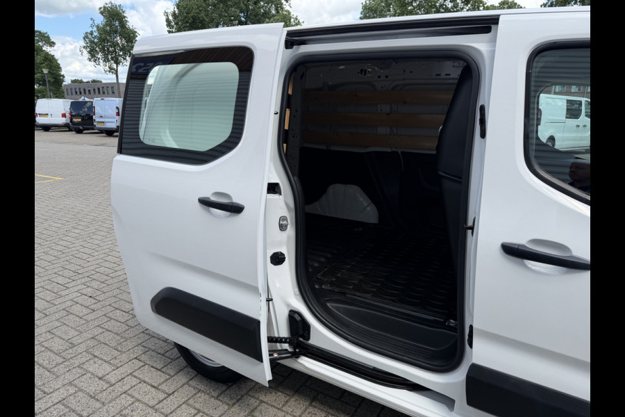 Peugeot Partner 1.2 PureTech Premium / vaste prijs rijklaar € 11.750 ex btw / lease vanaf € 198 / airco / cruise control / benzine grijs kenteken / pdc achter / raam in de schuifdeur