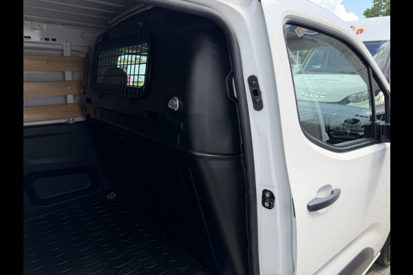 Peugeot Partner 1.2 PureTech Premium / vaste prijs rijklaar € 11.750 ex btw / lease vanaf € 198 / airco / cruise control / benzine grijs kenteken / pdc achter / raam in de schuifdeur